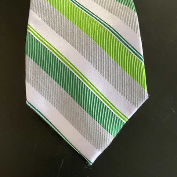 Men's Express Gray & Lime Green Diagonal Striped 100% Silk Tie - Picture 3 of 4